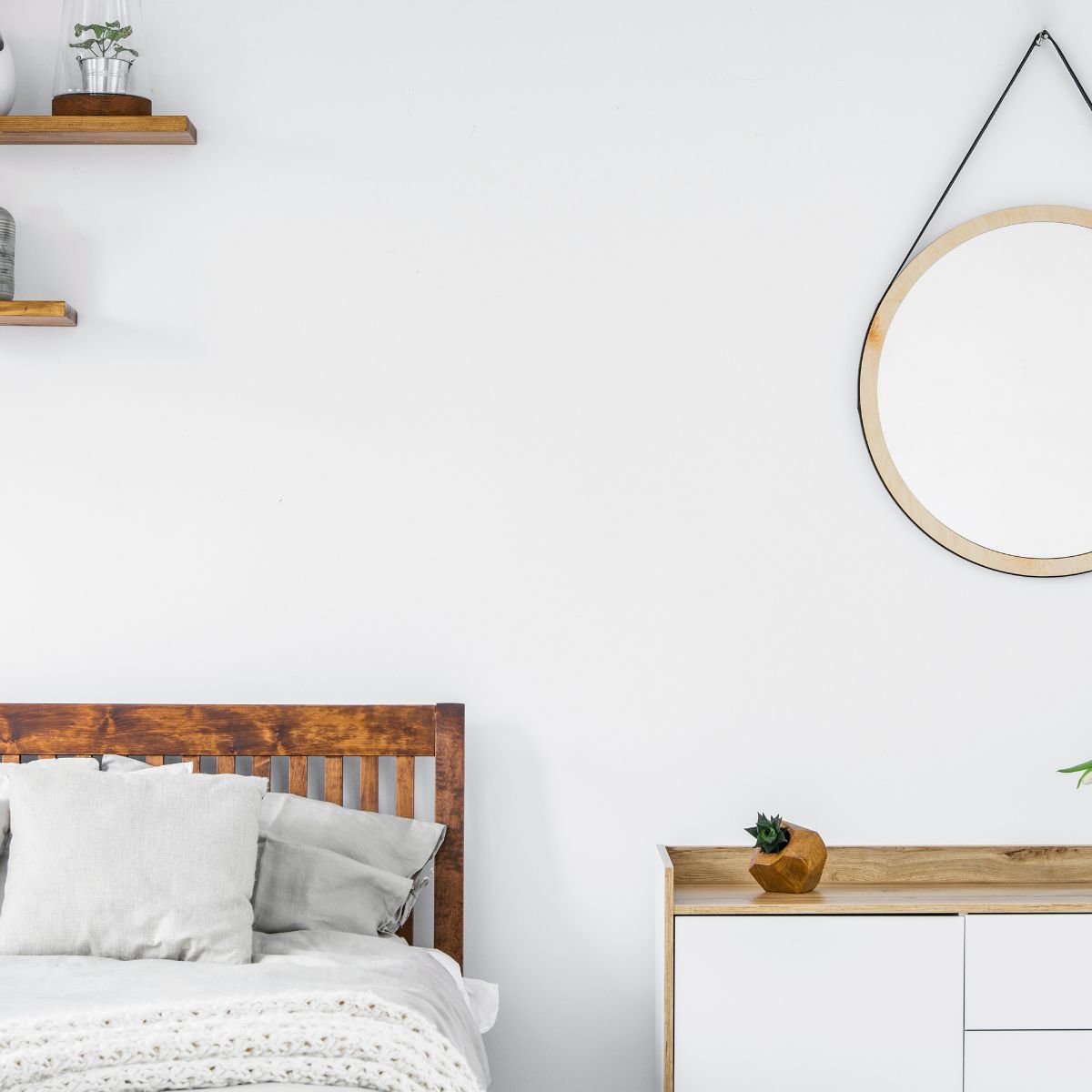 16 Nightstands & Side Tables Perfect For Small Bedrooms - Chloe Dominik