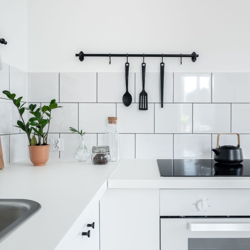 Pros and Cons of Using Black Grout with White Tiles