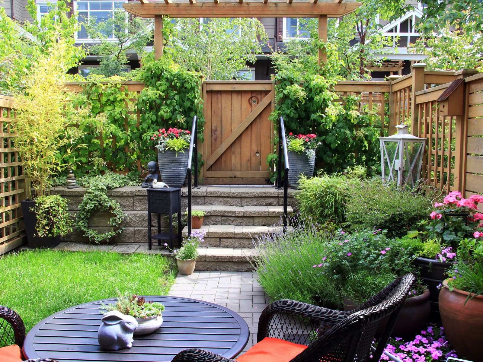 16 Attractive Patio Plants for Your Outdoor Space