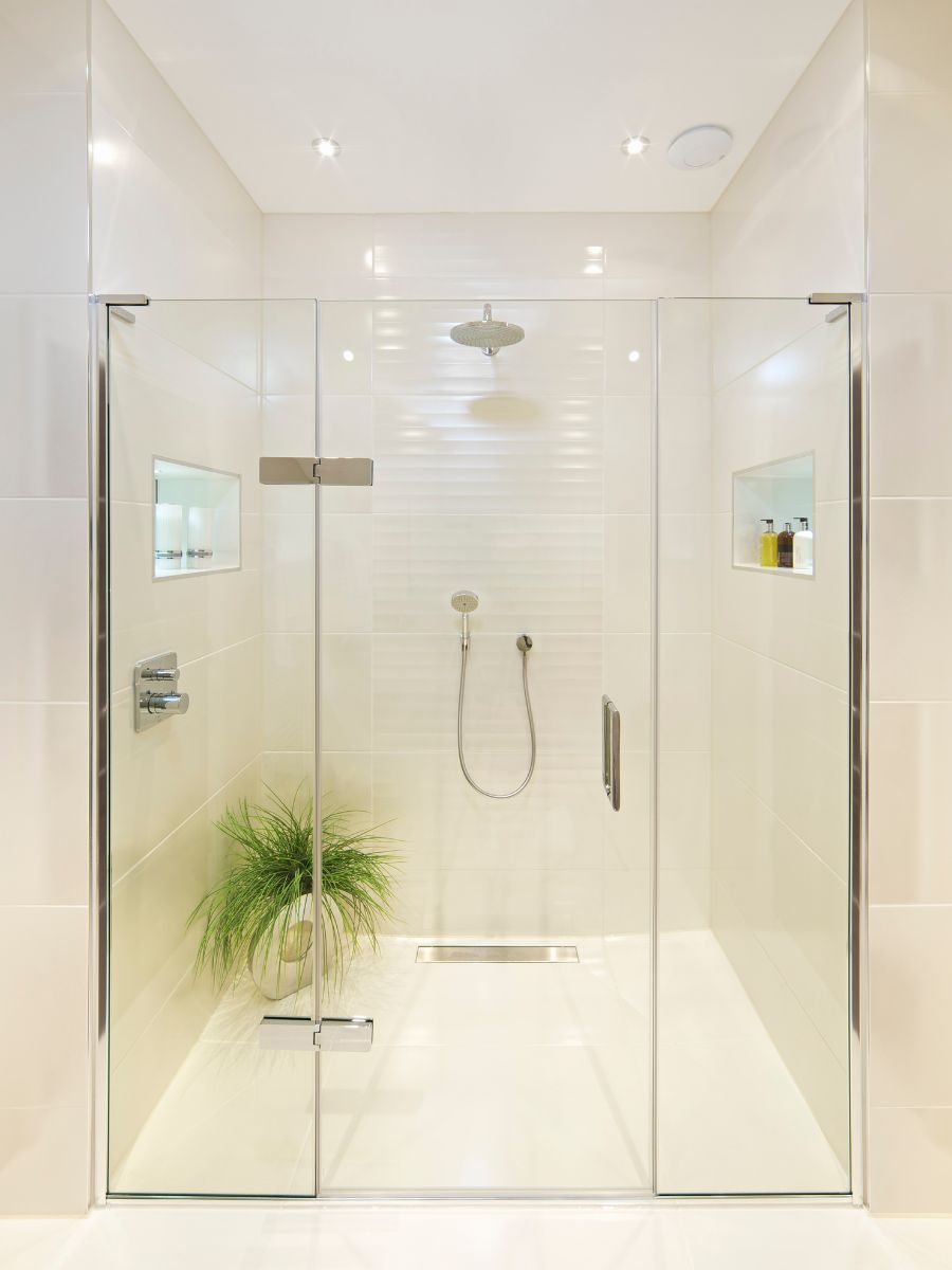 How to Clean Shower Doors with Vinegar