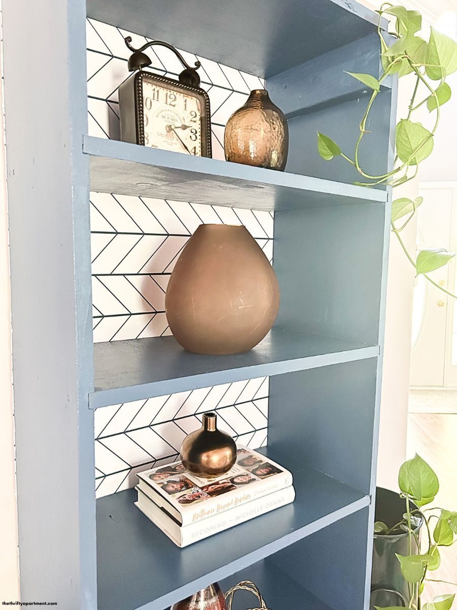 How to Paint an Old Bookshelf