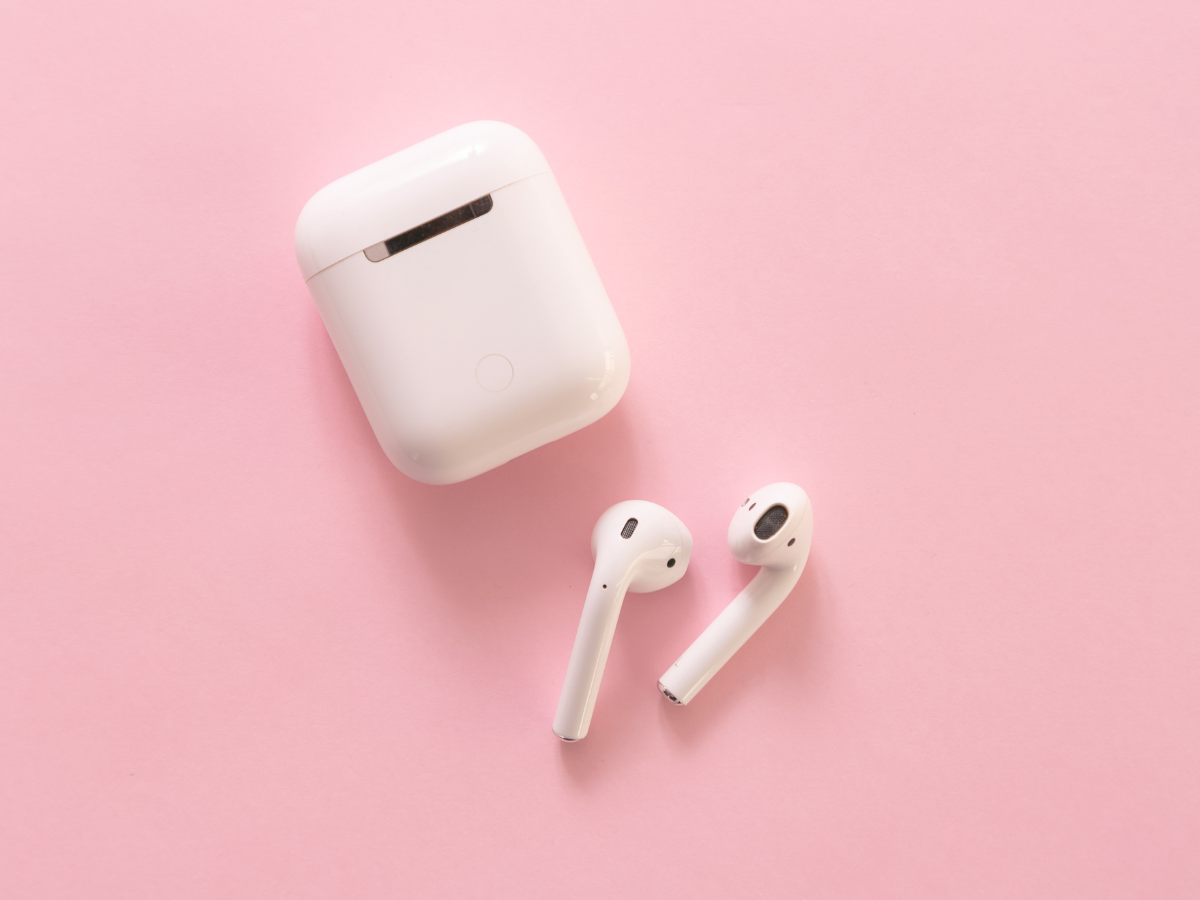 How to Effectively Clean Your AirPods and Their Case