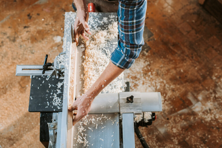 sawdust carpenter woodwork circular saw