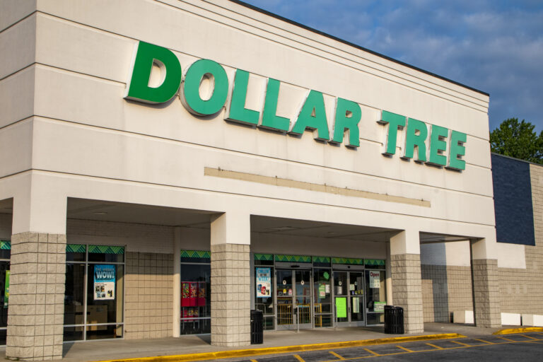 Dollar Tree retail store exterior