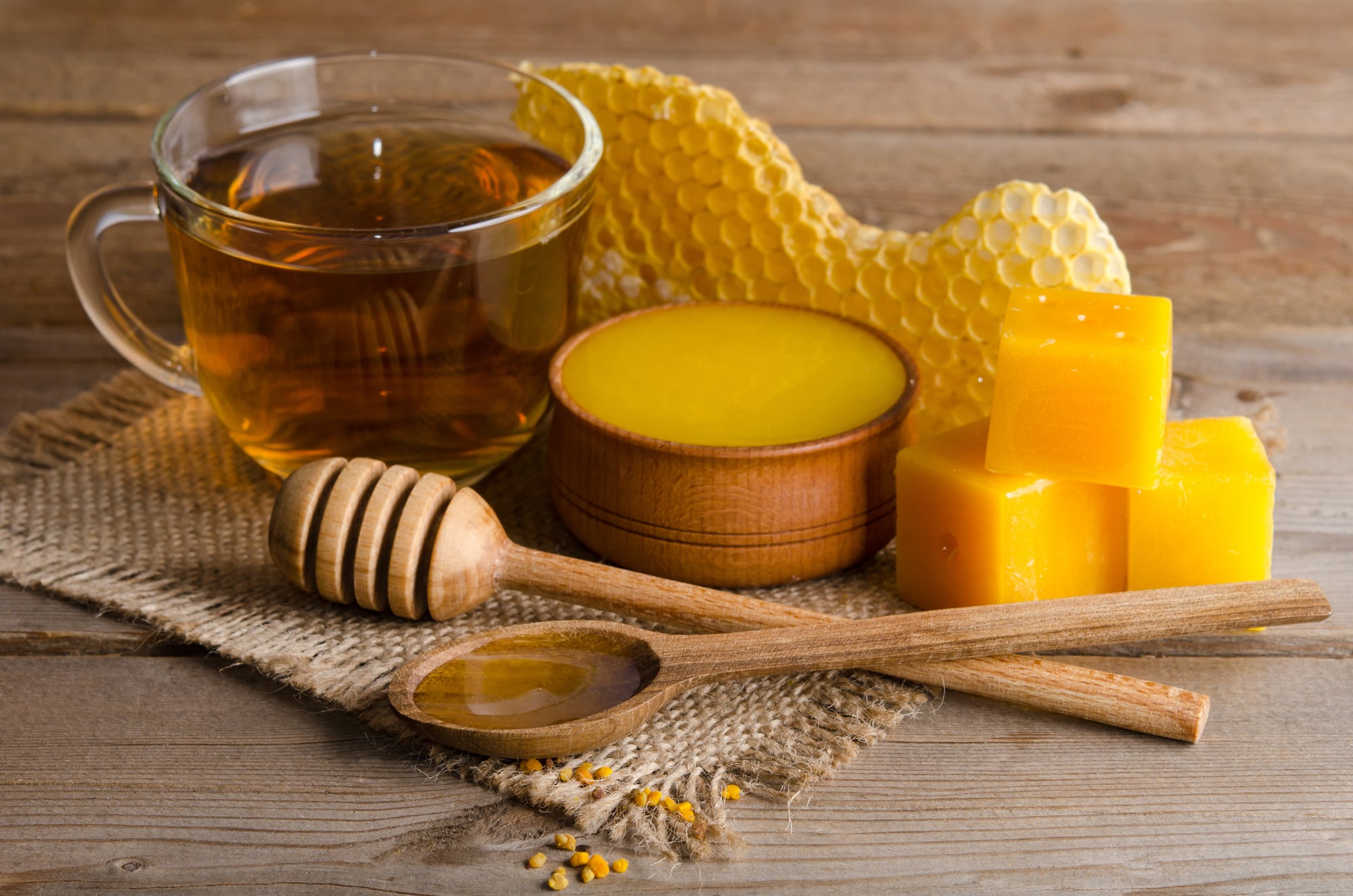 cup of tea, honey, honeycombs, beeswax