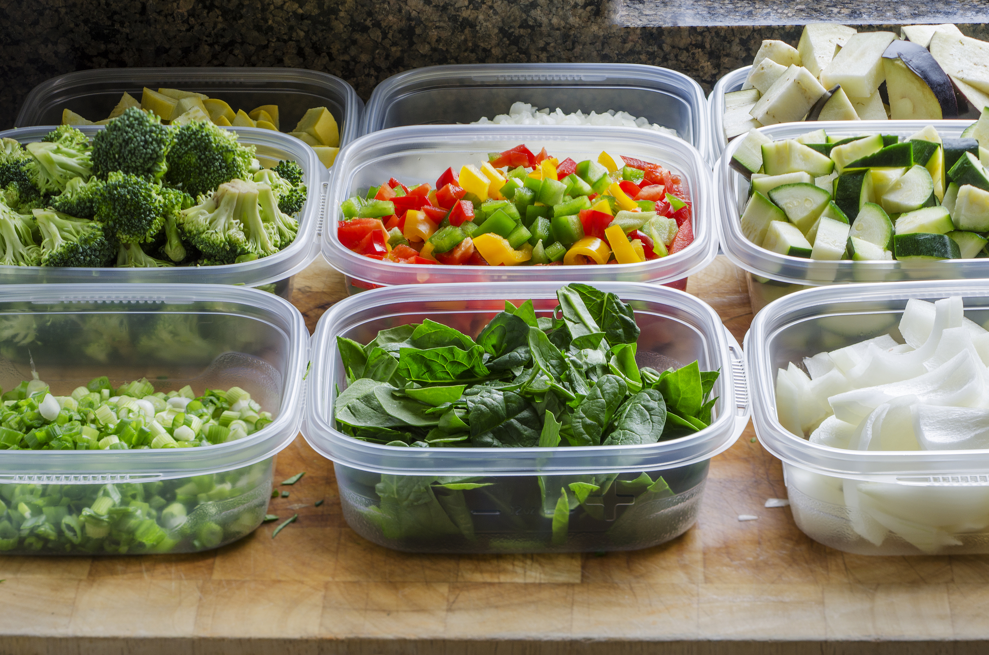 plastic containers with food