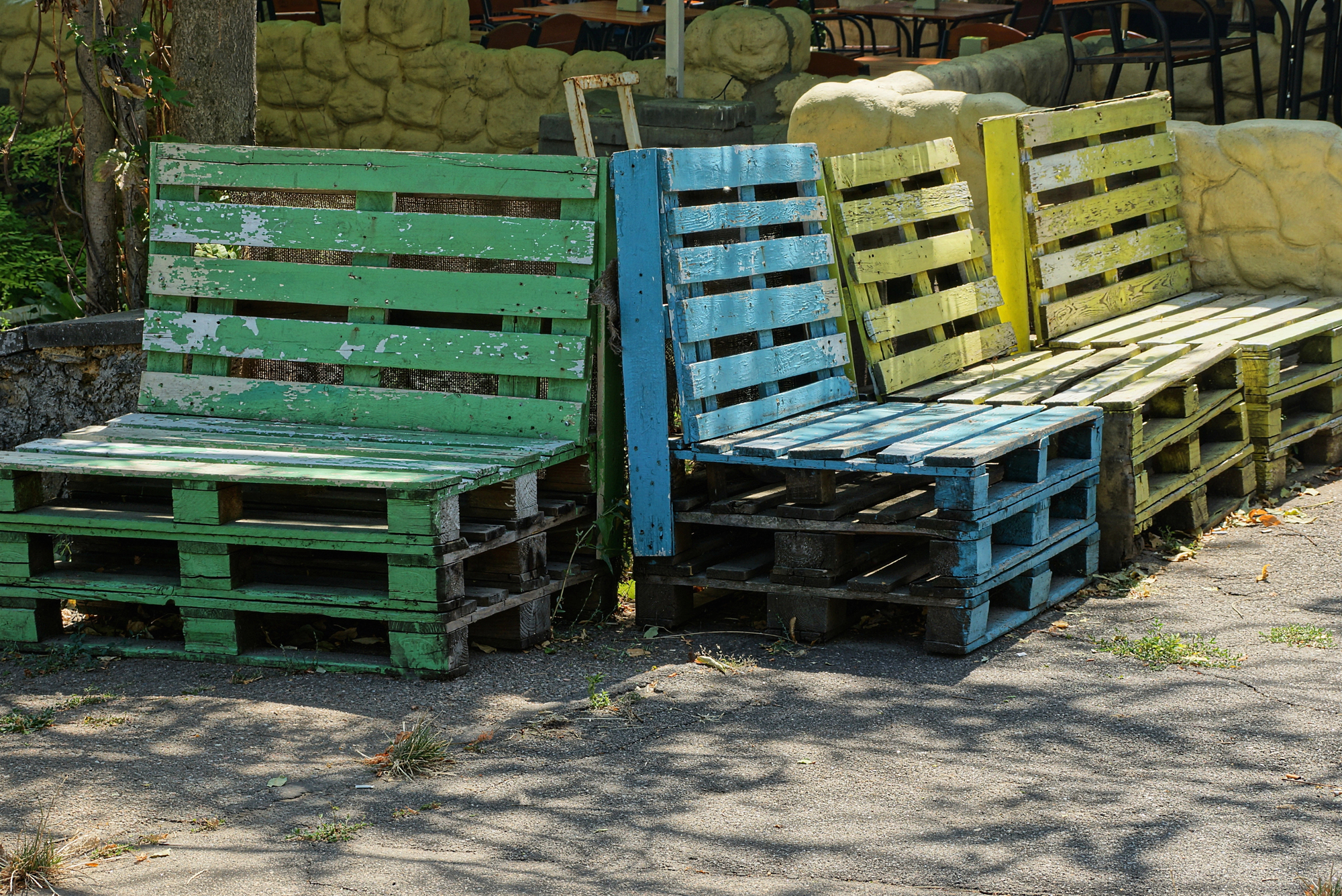 15 Wooden Pallet Ideas Anyone Can Build