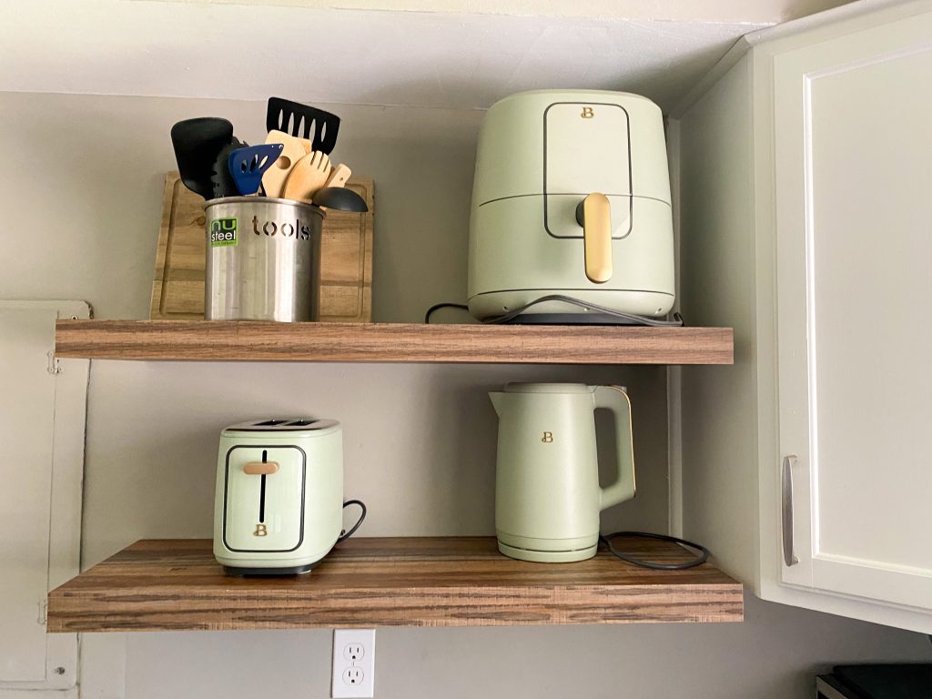 Short term rental kitchen airbnb