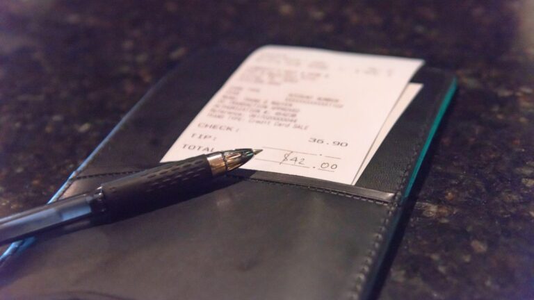 12 Rude Tipping Habits You Might Not Realize You Have
