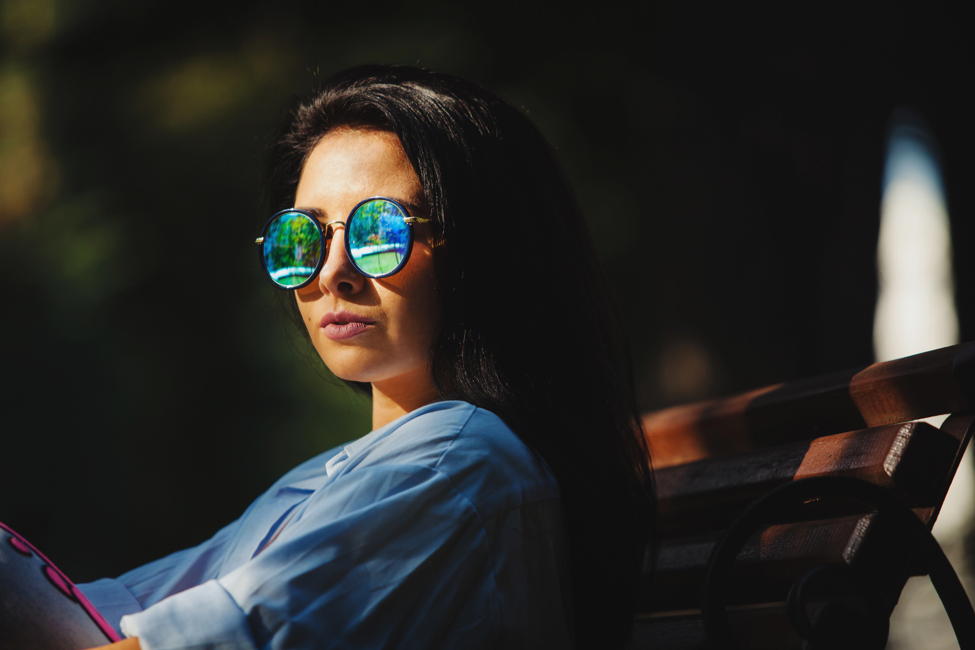 woman with round sunglasses on