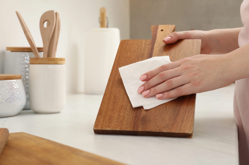 cleaning cutting board