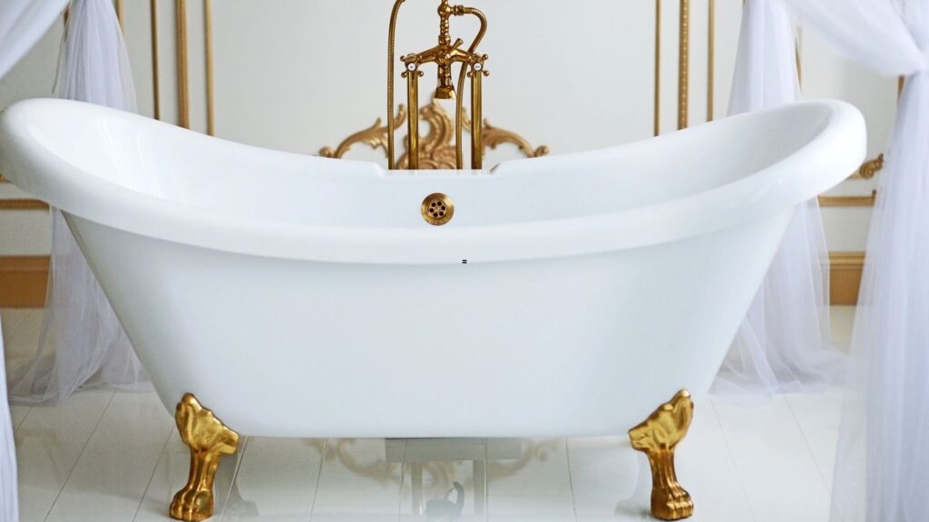 clawfoot tub bathroom