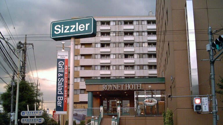 13 Famous Chain Buffets We Loved But Are Now Gone