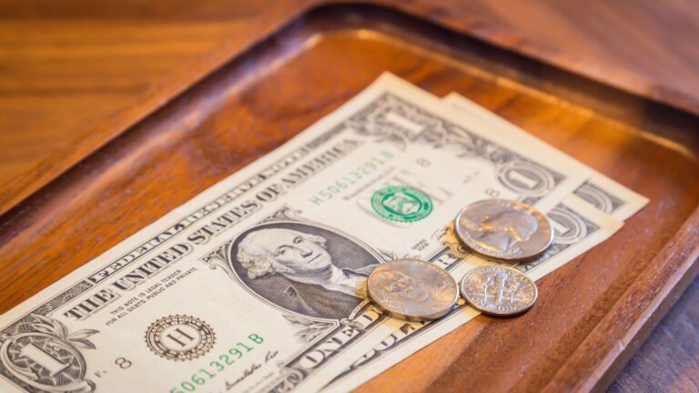 tipping-at-a-restaurant