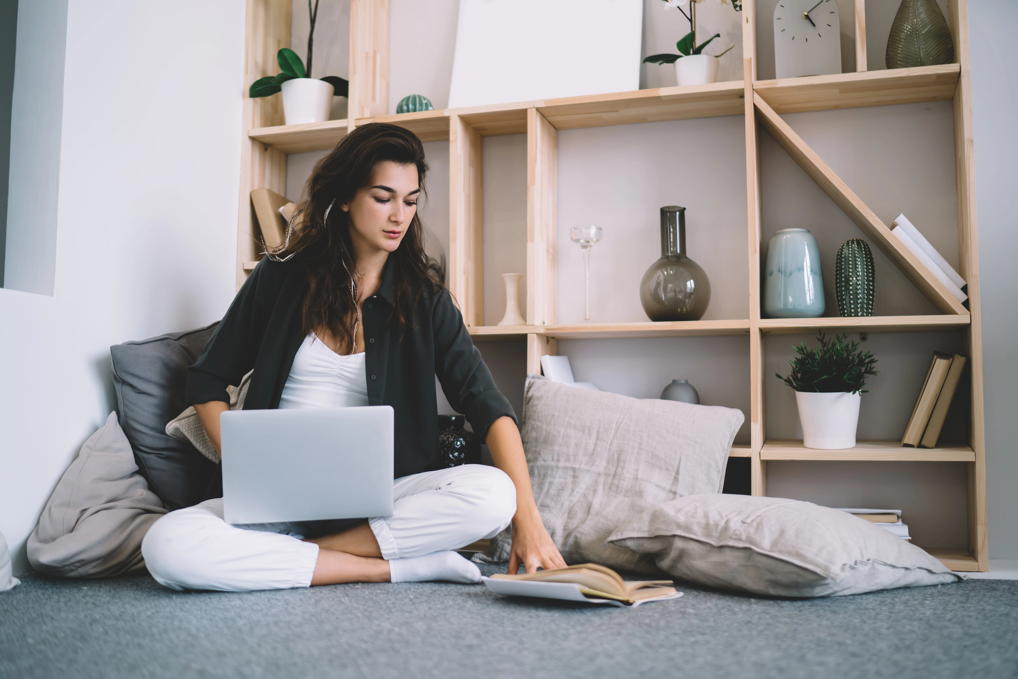 When Decluttering Brings Up Unexpected Grief &mdash; Here&rsquo;s How to Handle It