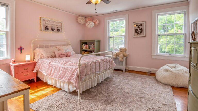 14 Throwback ’90s Decorating Trends Millennials Would Call “Vintage” (But Not in a Good Way)