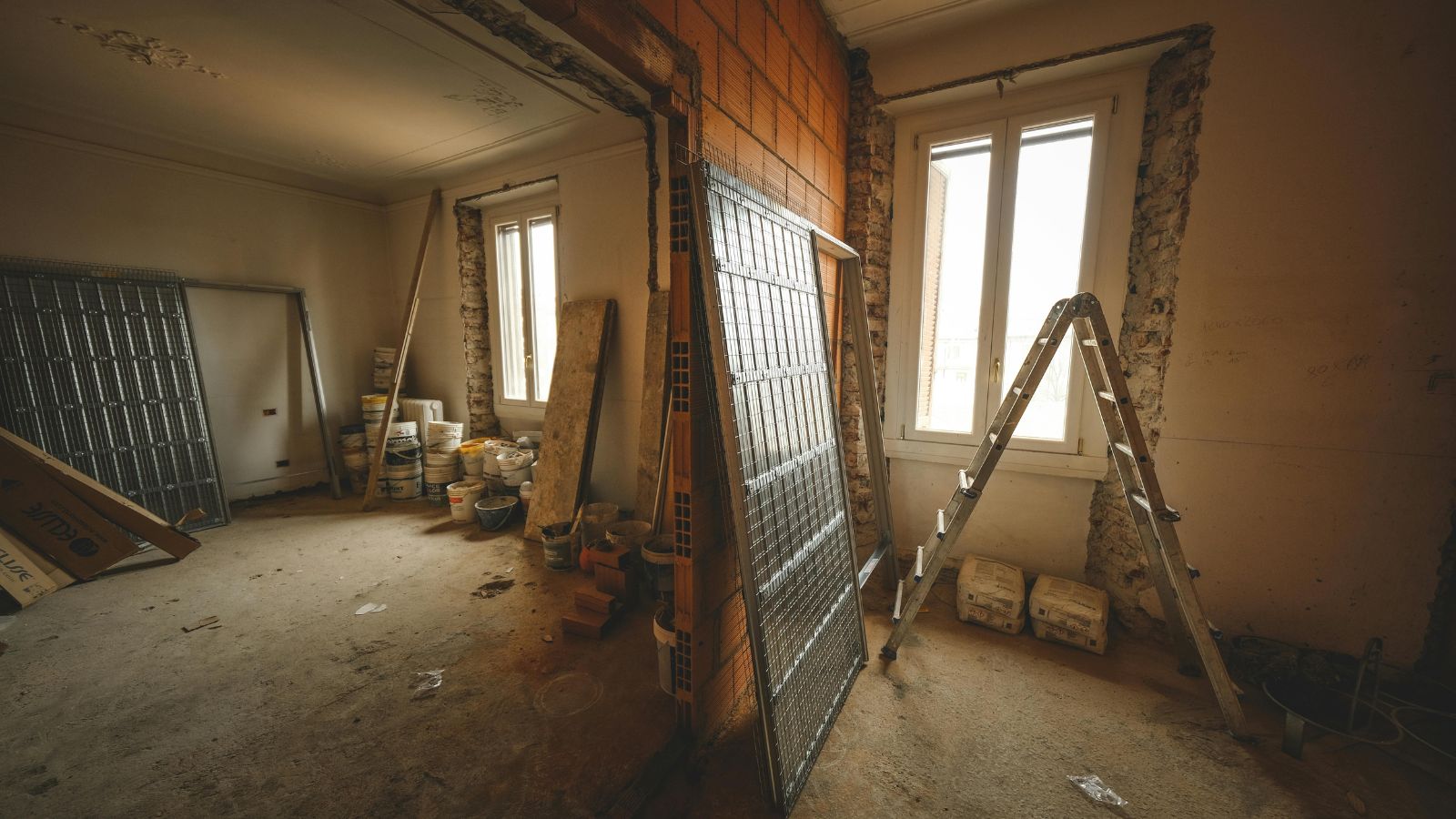 17 Red Flags That Your Dream Fixer-Upper Might Be a Financial Sinkhole