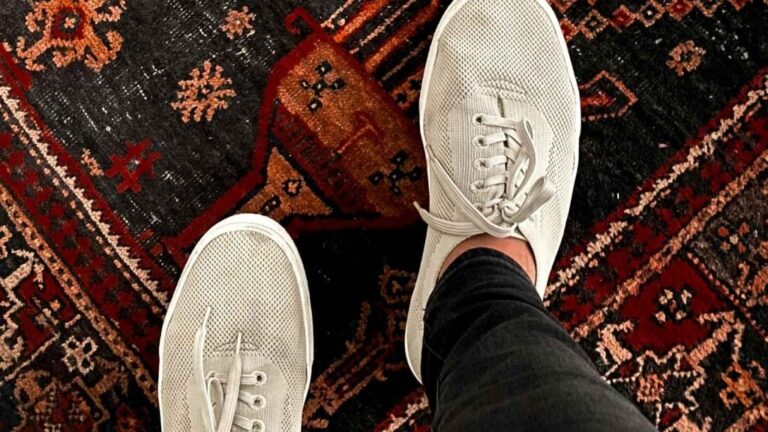 The 18 Worst Things You Can Do When Visiting Someone’s House