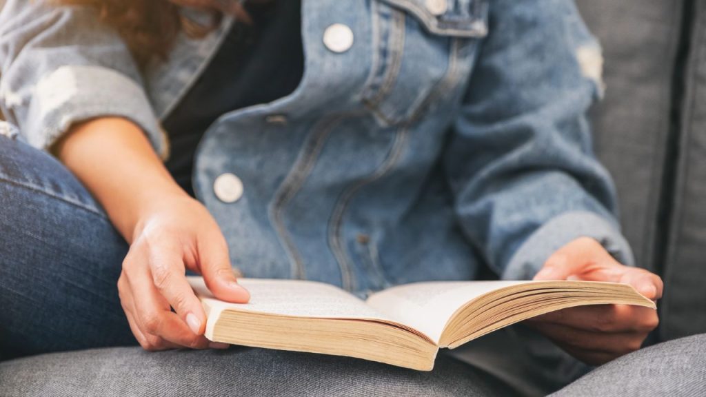 woman girl reading a book