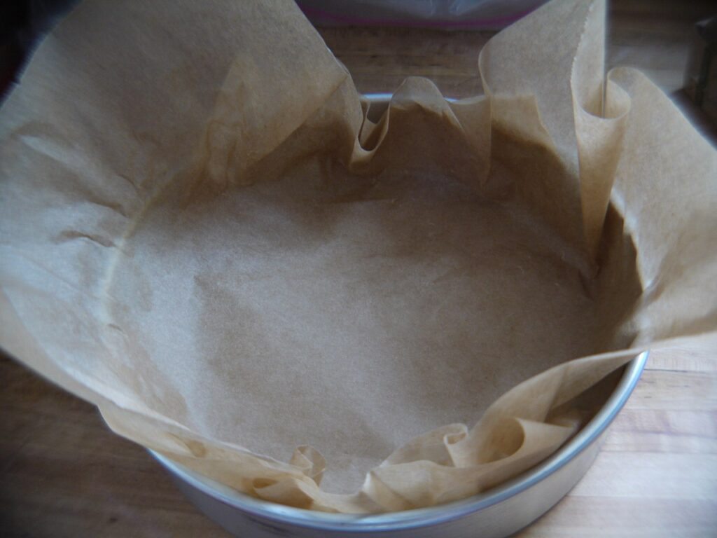 1280px Casatiello Parchment lined cake pan 3618017050