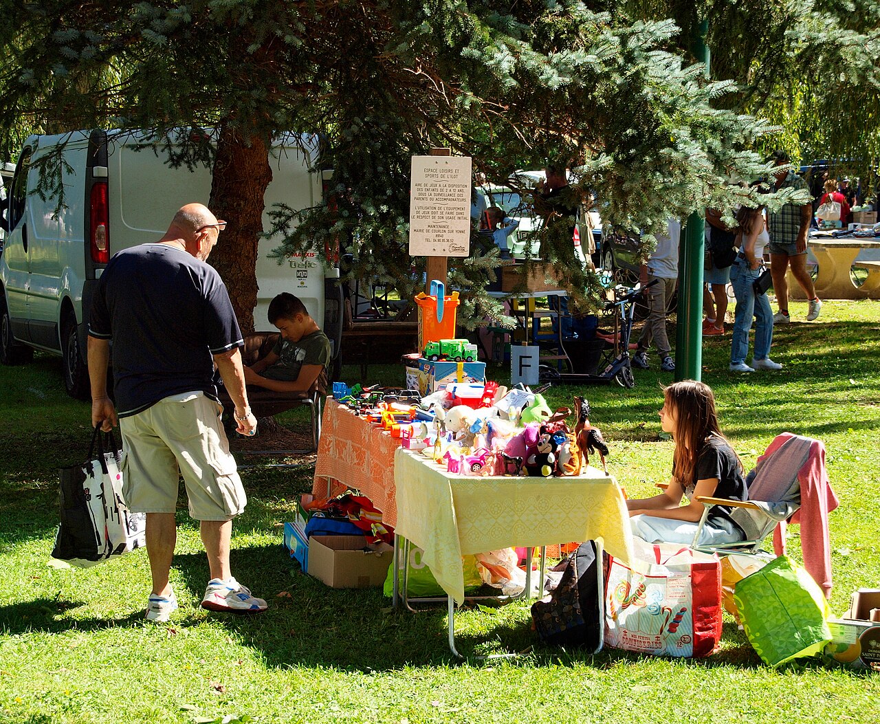 13 Yard Sale Items Men Will Turn the Car Around For