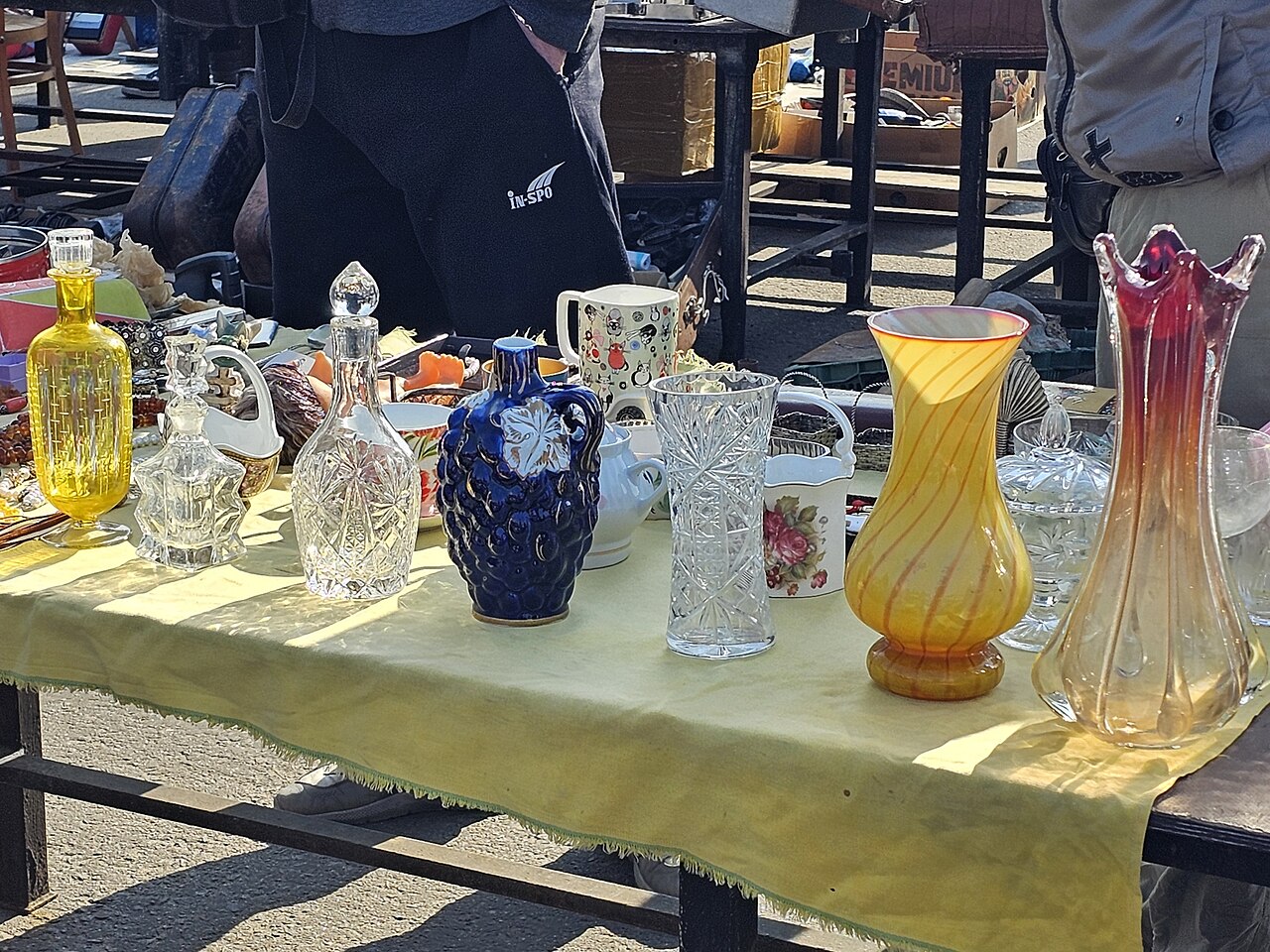 yard sale flea market