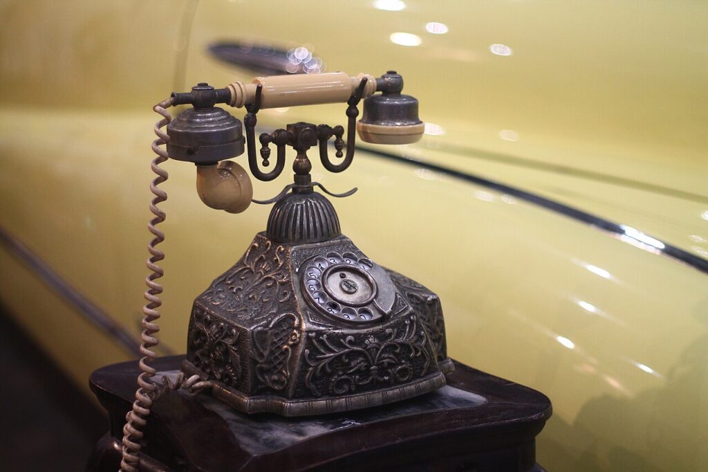 1280px Old rotary telephone