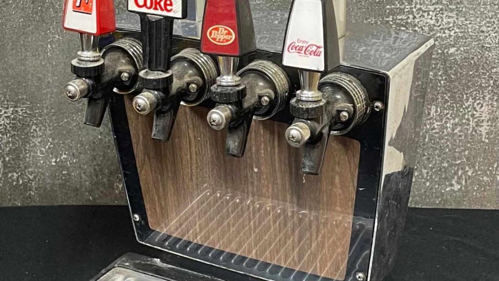 15 Vintage Kitchen Pieces That Could Be Worth a Small Fortune