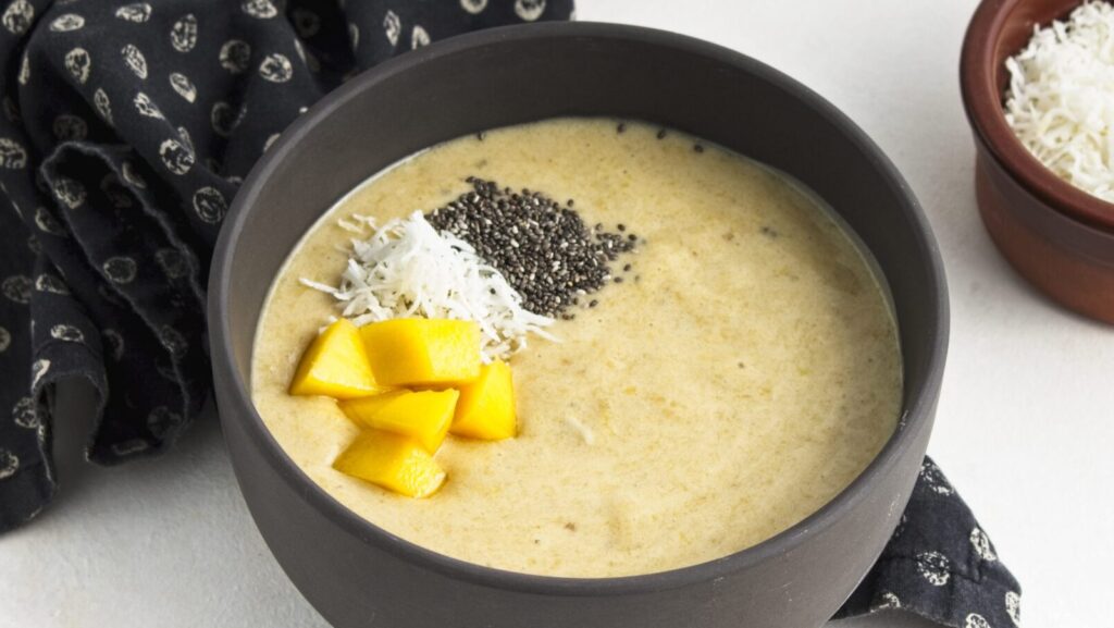 Tropical Mango Smoothie Bowl 2800 7465 scaled e1710487084894