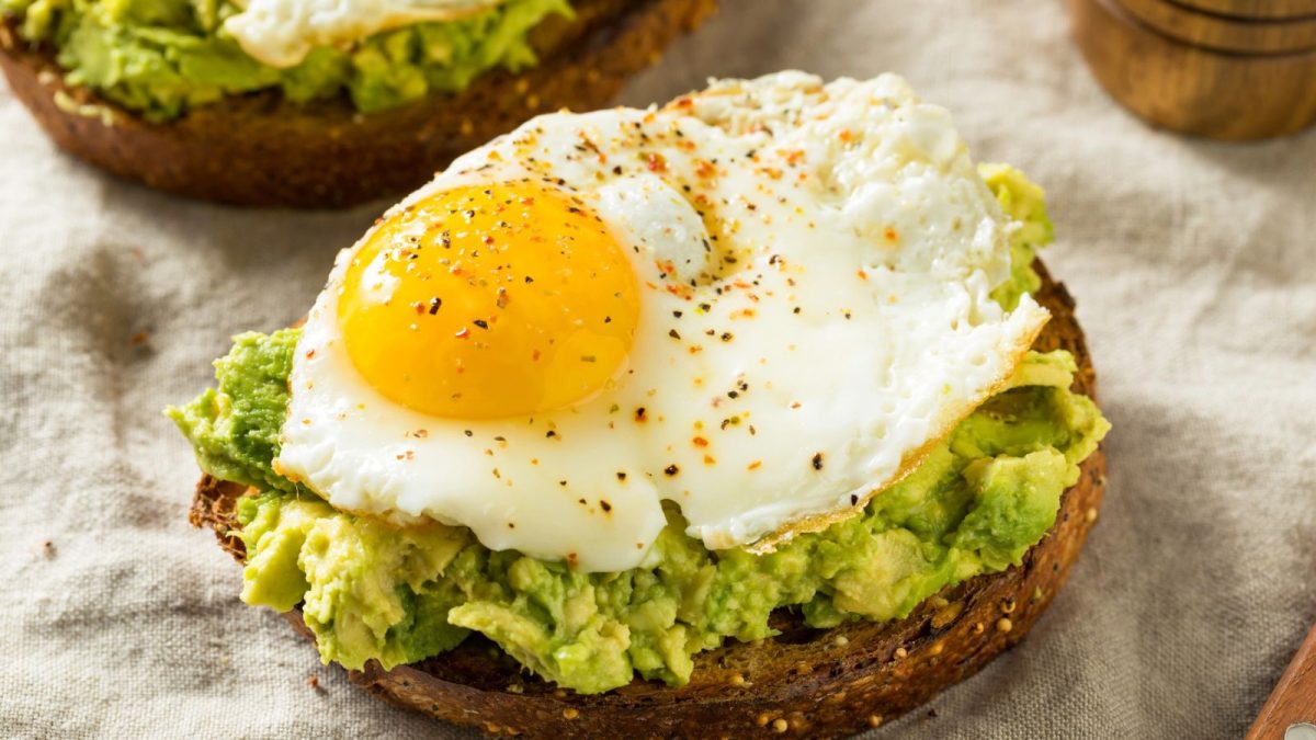 avocado toast with egg