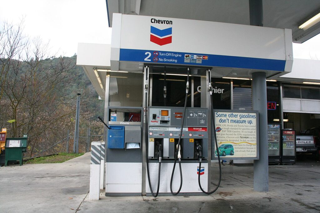 1280px Chevron Gas Pump 307966687