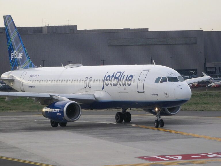 jetblue airways flight airplane