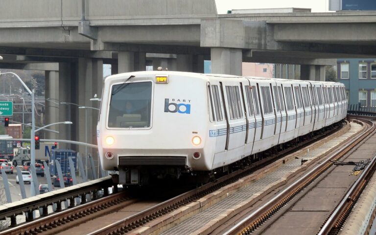 bart train station oakland california