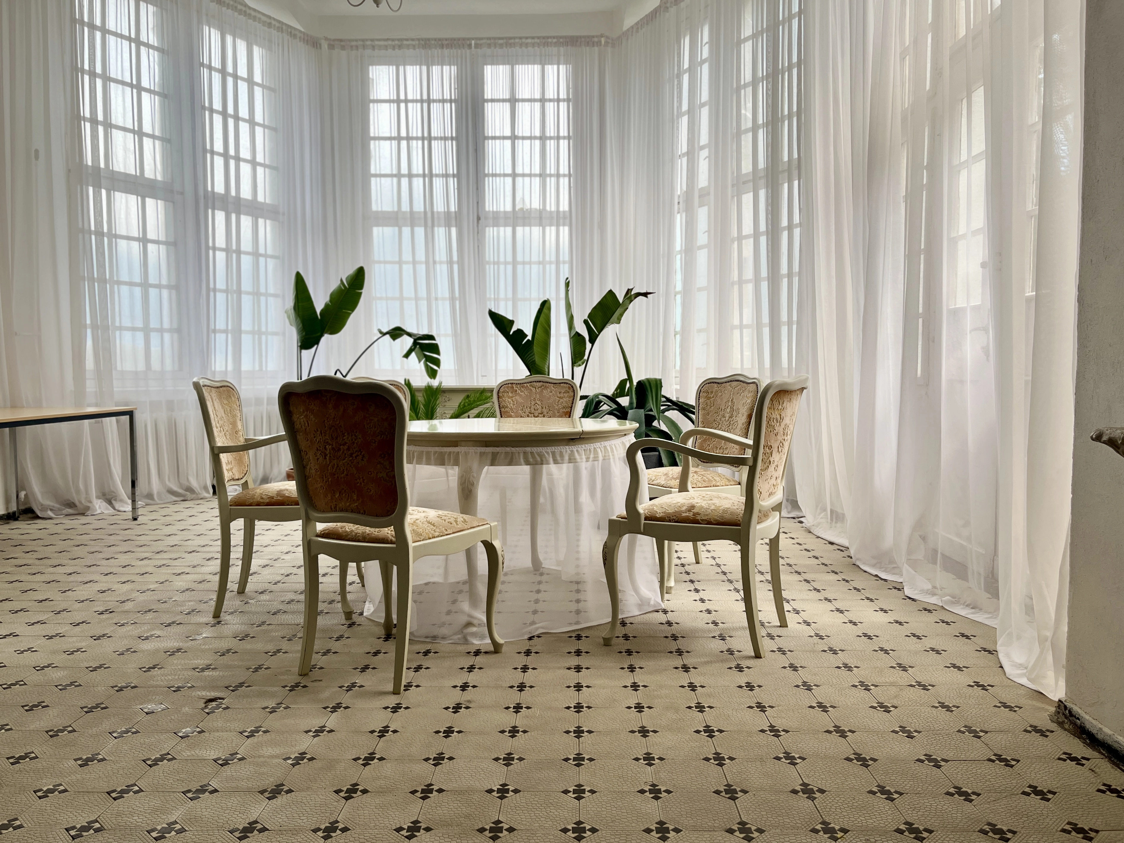 dining room with vintage chair