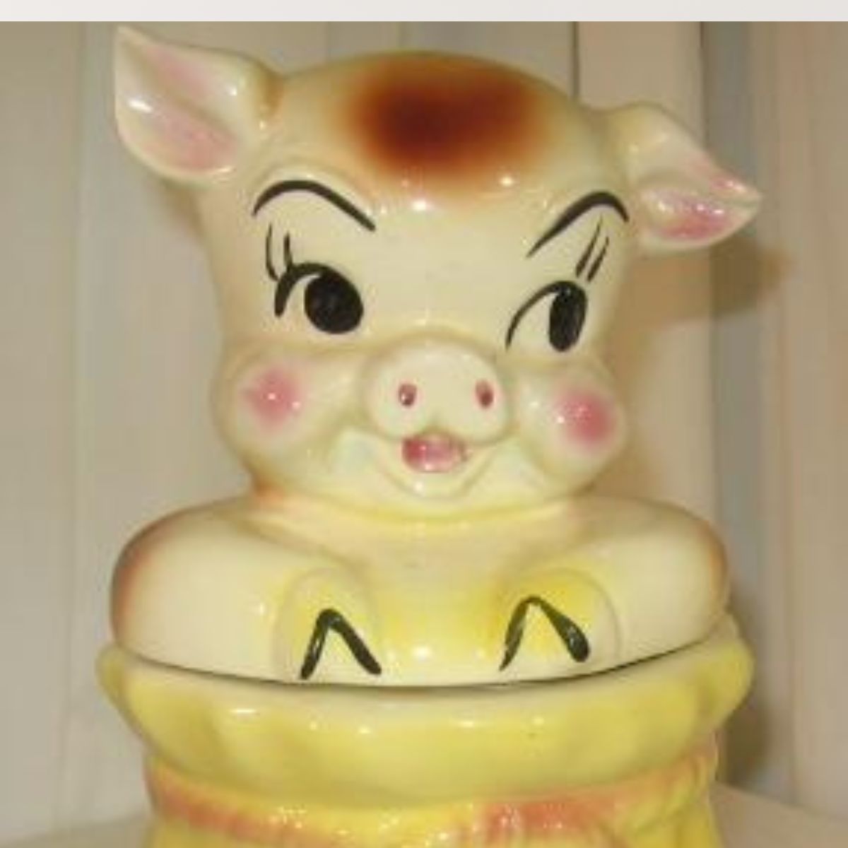 8 Vintage Cookie Jar Brands to Watch for at Garage Sales (They May Be Worth More Than You Think)