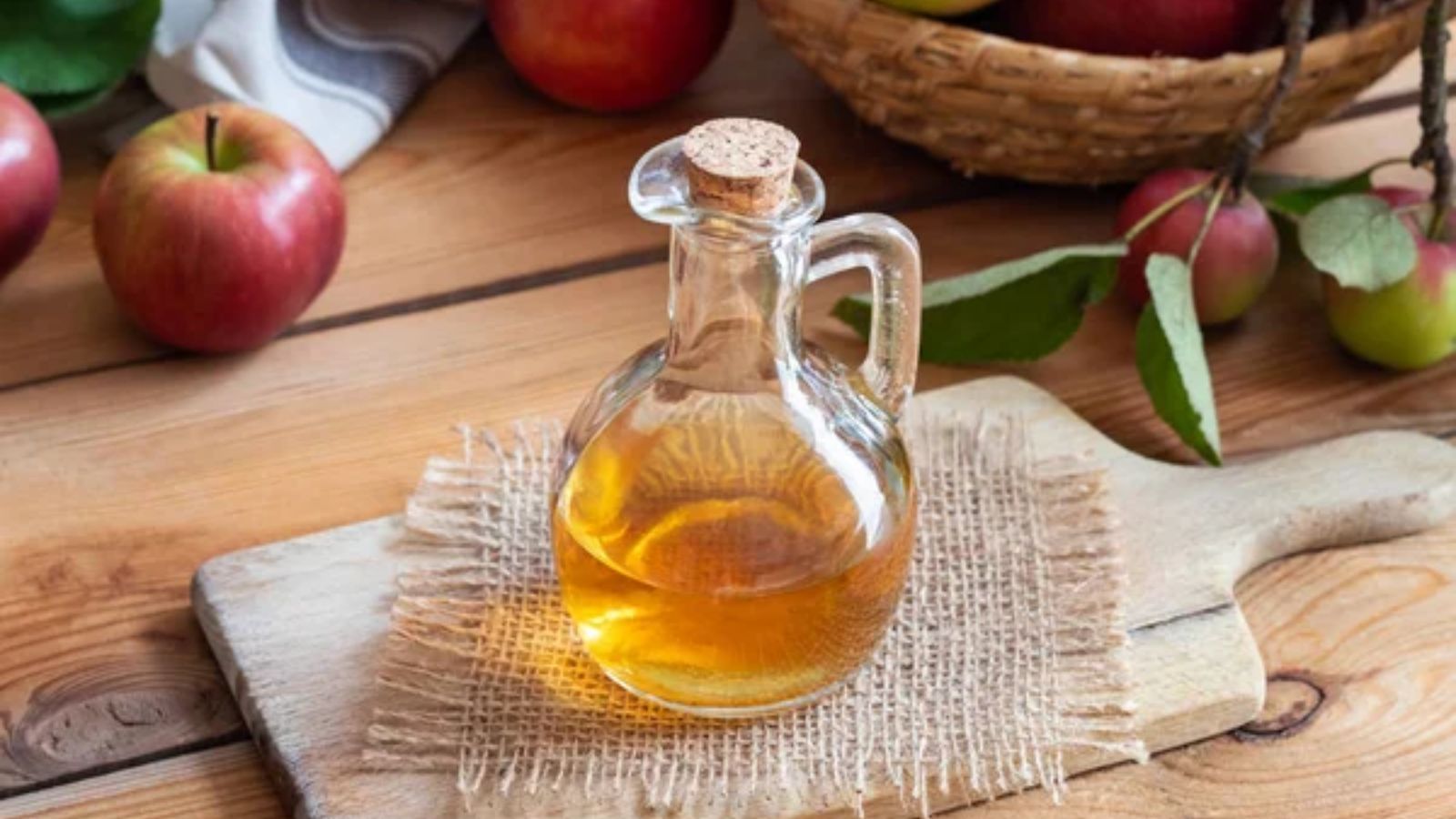 16 Apple Cider Vinegar Tricks That Have Been Around for Generations