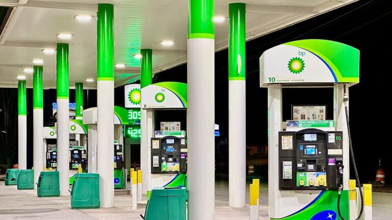 12 Things You Should Avoid Doing at a Gas Station