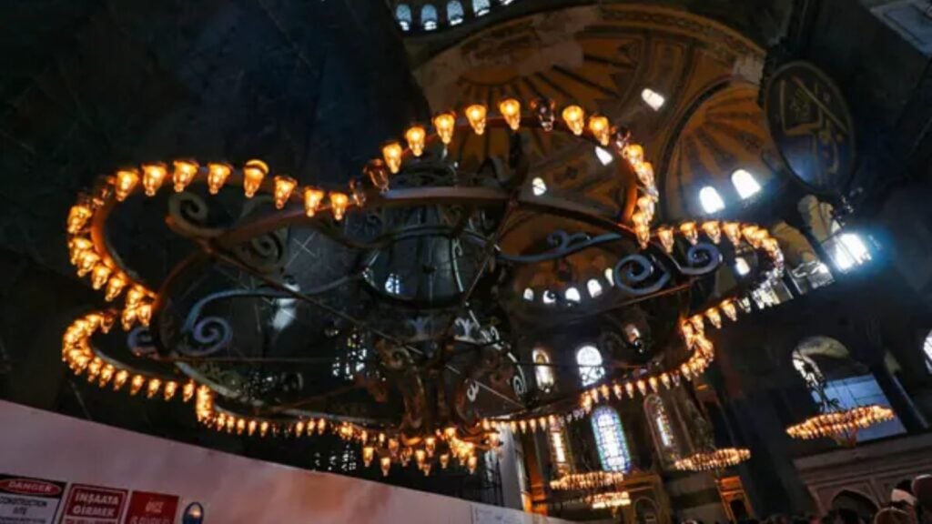 Grand Chandeliers
