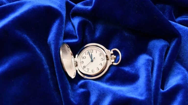 16 Antique Collectibles to Look For When Cleaning Out an Old Home