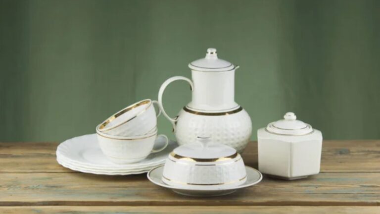 Pyrex Duchess Set
