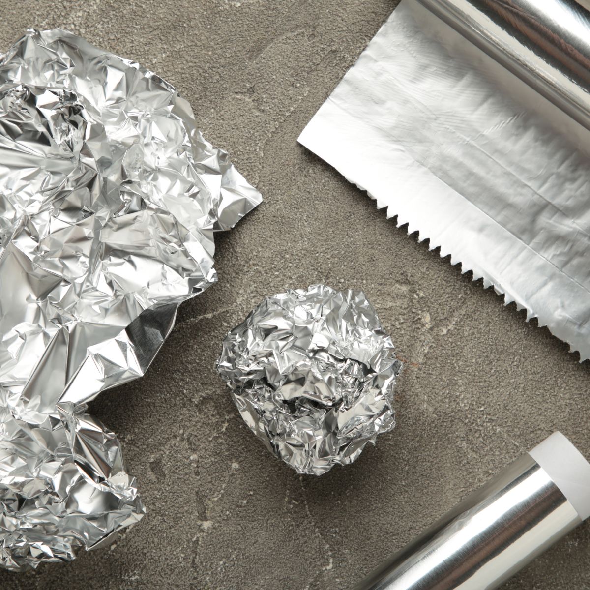 17 problems around the house that are super easy to solve with aluminum foil