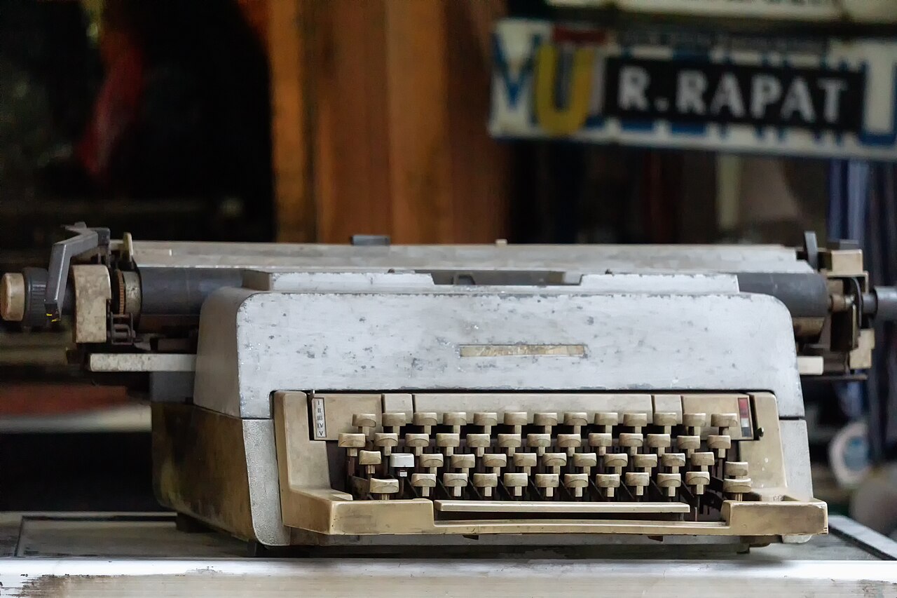 12 Everyday Things Almost Every American Home Had Growing Up That Are Now Relics of the Past