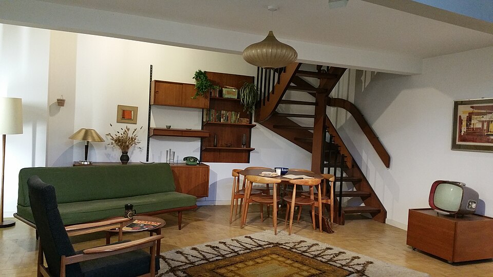 14 Mid-Century Modern Finds You’d Kick Yourself for Leaving at the Thrift Store