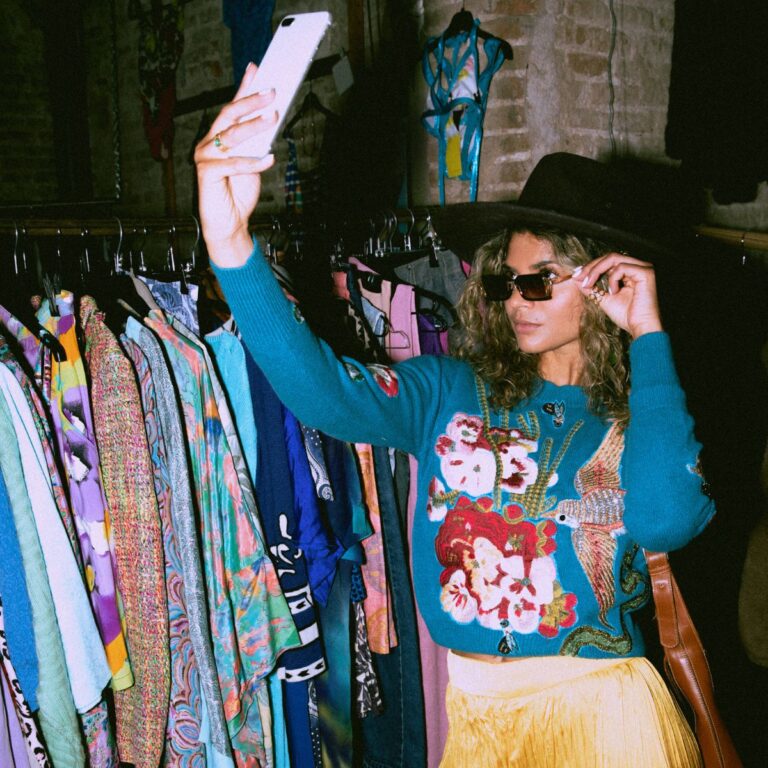 10 Things Experienced Thrifters Do That People Who “Never Find Anything” Don’t