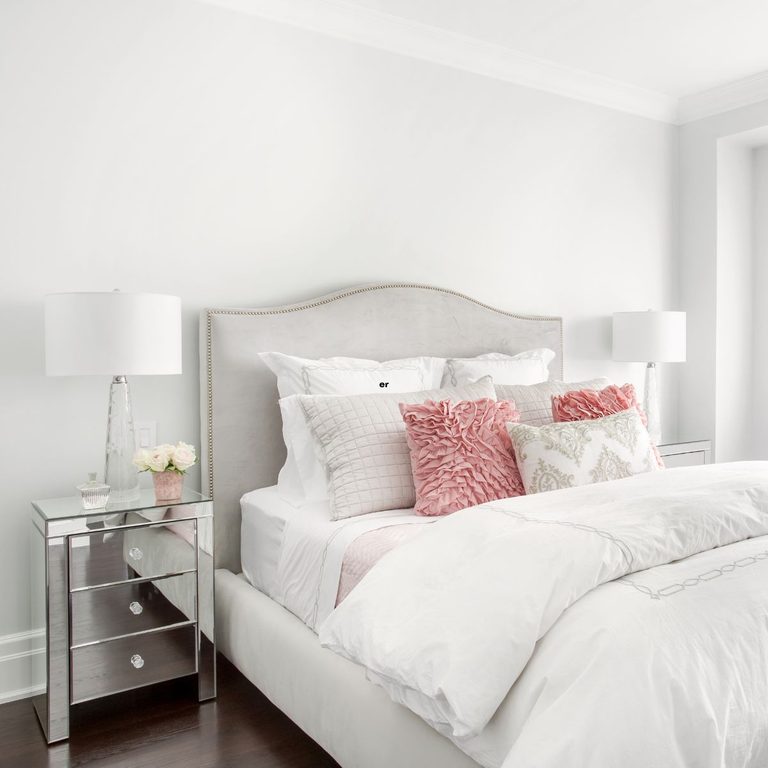 9 Things You Should Never Keep in a Guest Room