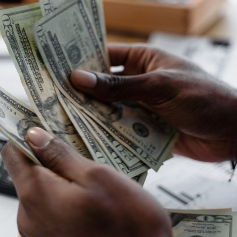 The Best Ways to Store Cash at a Garage Sale Without a Cash Register