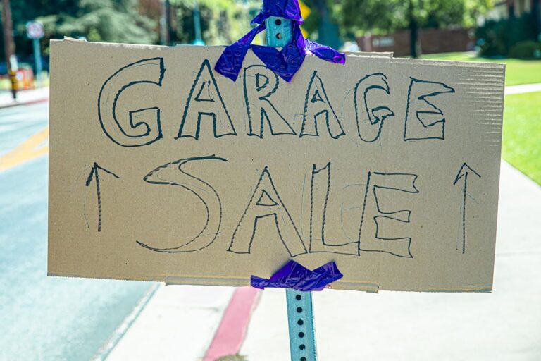 8 Things That Make People Walk Away From a Garage Sale Without Buying