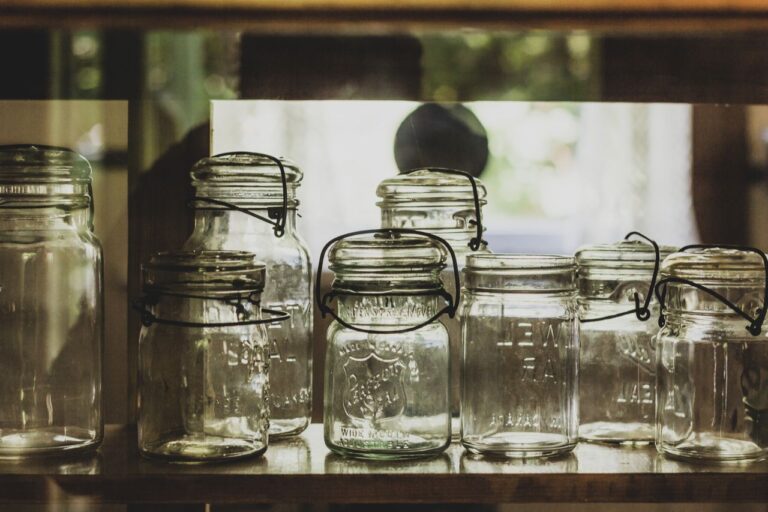 15 Things Frugal People Rarely Throw Away