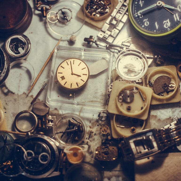 9 Vintage Watch Brands That Could Be Hiding in the Thrift Store Jewelry Case