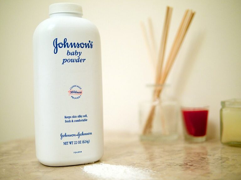 13 Ridiculously Clever Things You Can Do With a Bottle of Baby Powder